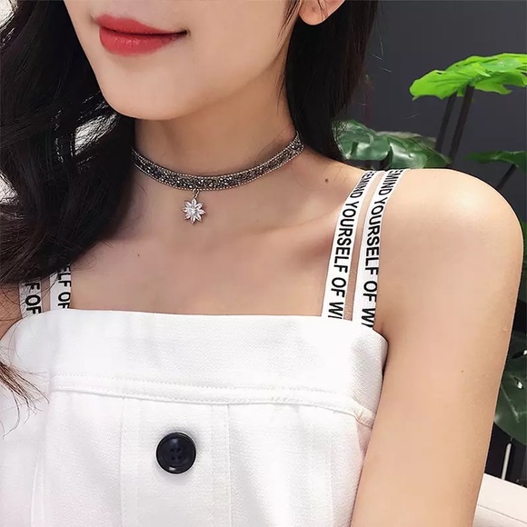 Women Crystal Flower Pendant Choker - Picture 5 of 6